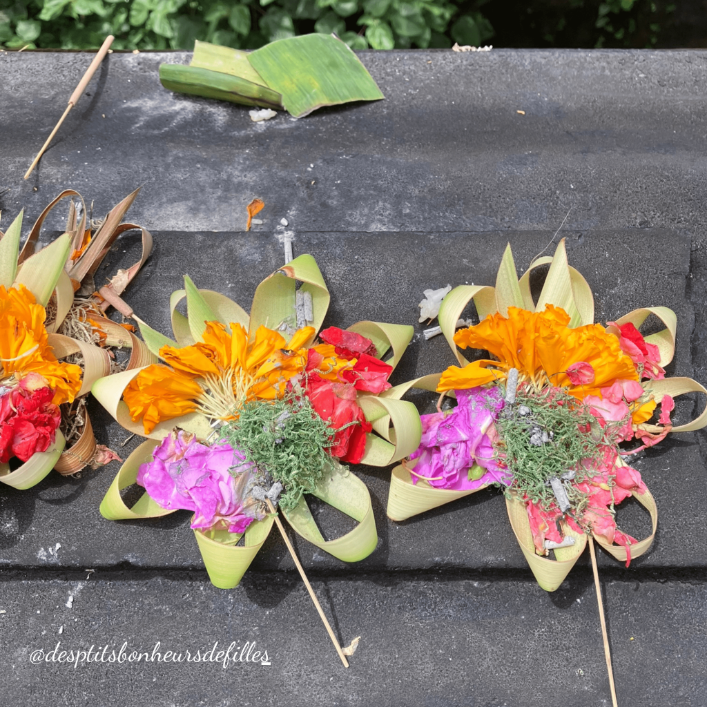 offrande fleurs à Bali